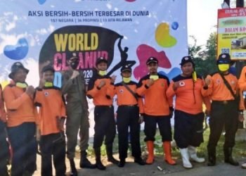 Relawan LDII Bersih Sungai Dalam Rangka World Cleanup Day 2020