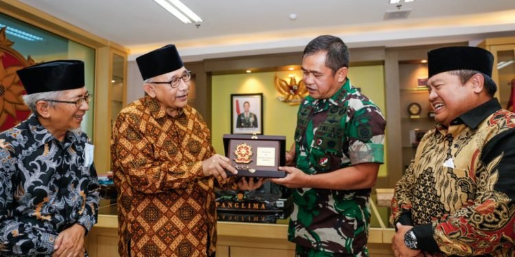 Kolaborasi Pangkostrad TNI-LDII Bahas Masalah Ketersediaan Air Bersih