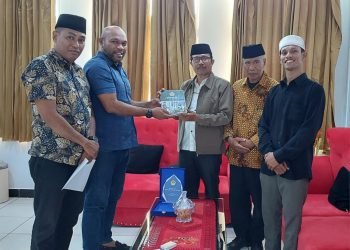 KUNJUNGAN LDII MALUKU KE KESBANGPOL : PENYERAHAN KEPENGURUSAN DPW