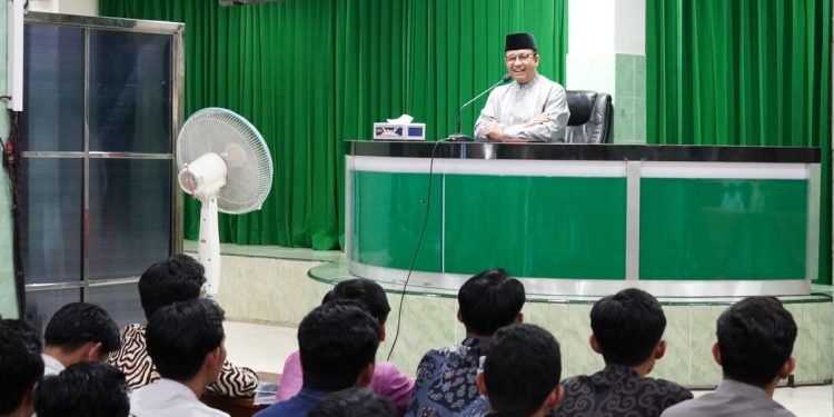 Anies Baswedan Ingatkan Santri Ponpes Jaga Integritas Pendidik