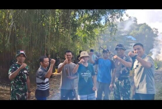 Bakti untuk Negeri, PAC LDII Waiheru Bersama Warga dan Yonif 733 Gelar Aksi Bersih Sungai