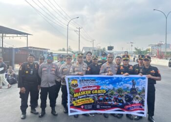 Cegah Dampak Asap Karhutla, Senkom Maluku dan Senkom Kota Ambon Bagikan 2.000 Masker Gratis