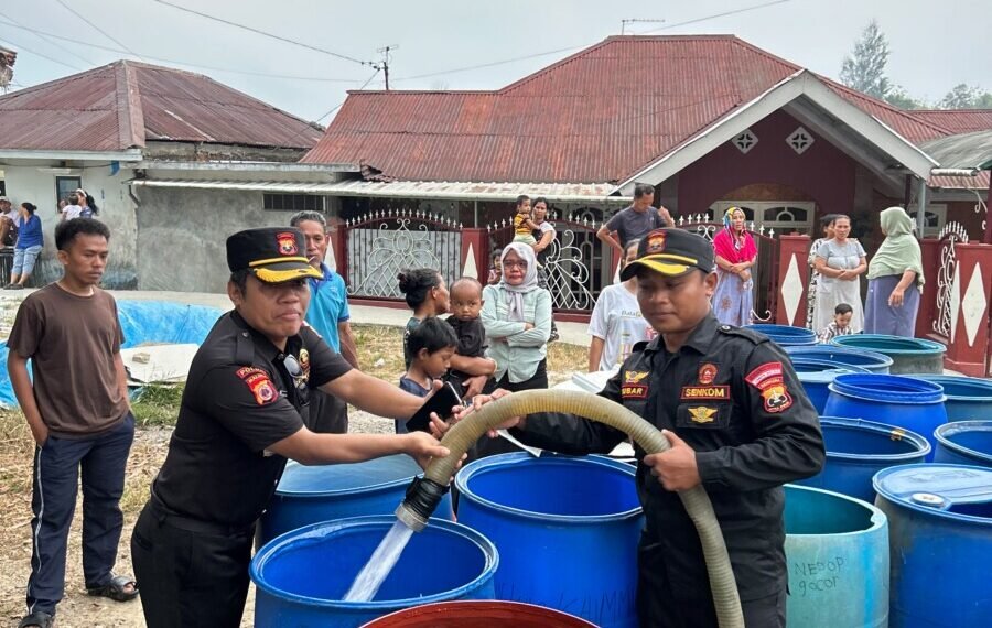 Senkom Bergerak, Air Bersih Mengalir untuk Warga Lorong Putri Batu Merah